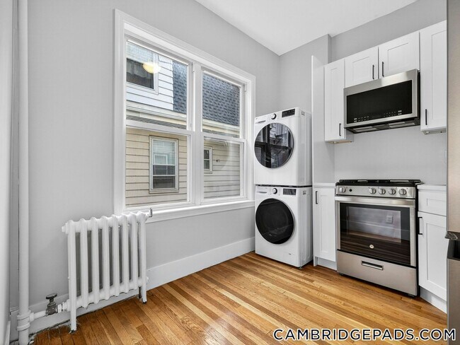 Building Photo - 1576 Cambridge St