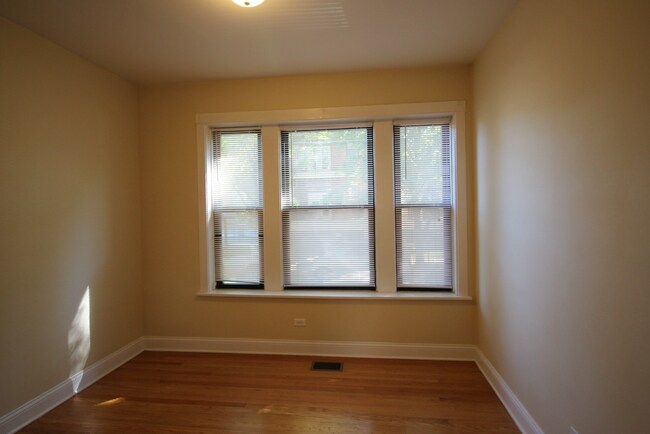 Foto del edificio - 2410 W Winnemac Ave