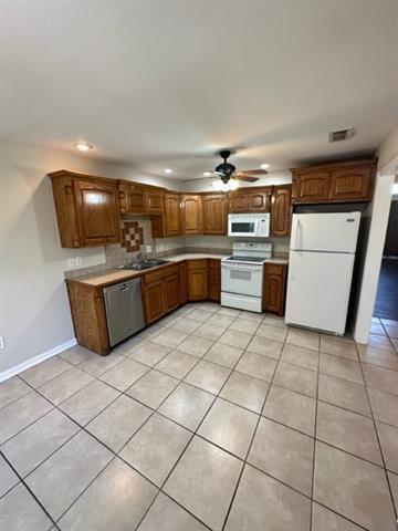 Building Photo - 8018 Skyline Dr