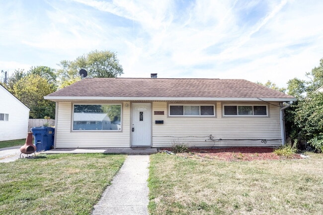 Foto del edificio - "Charming 3-Bed, 2-Bath Retreat in Indiana...