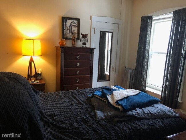 Building Photo - 1703 W Catalpa Ave