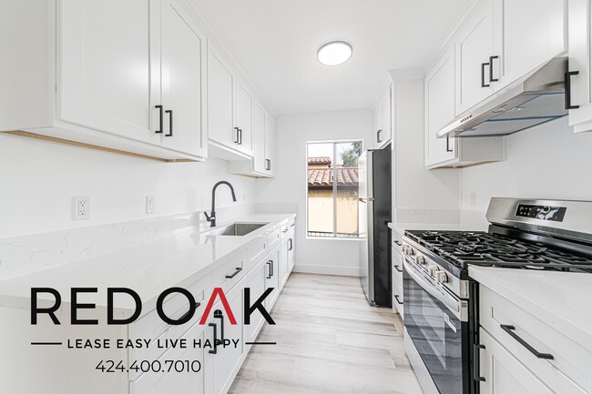 Building Photo - 9809 Regent St