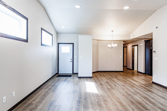 Entry - 6148 22nd St S