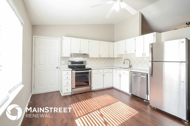 Foto del edificio - 5985 Creekwood Rd
