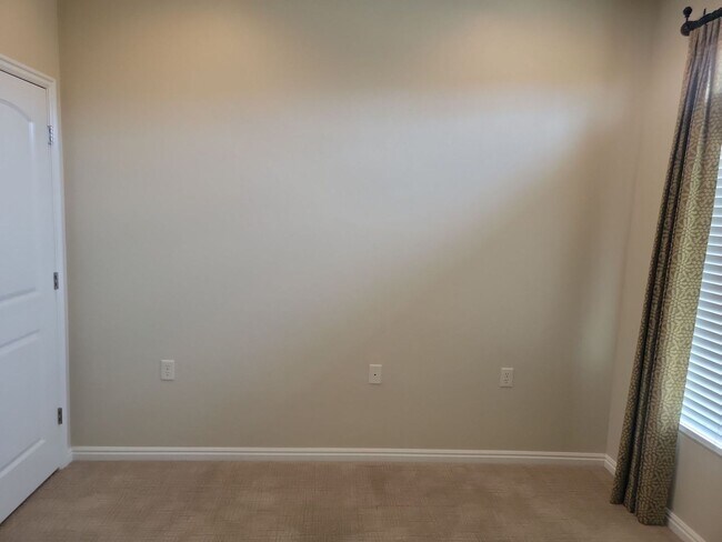 Building Photo - Single-Level Living! 2 Bedroom Home in Sun...