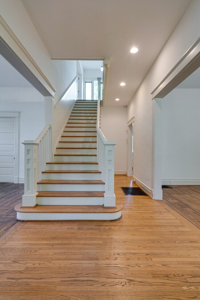 Foto del edificio - 1705 Sweetbriar Ave
