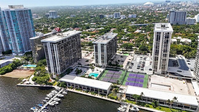 Building Photo - 1915 Brickell Ave