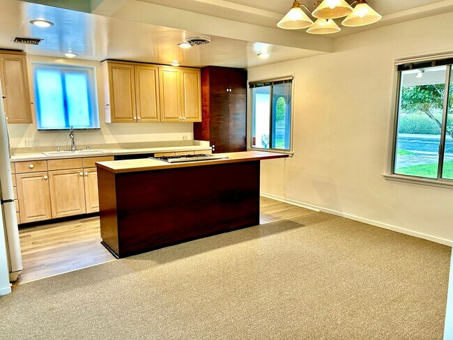 Building Photo - 3 Bed 2 Bath House