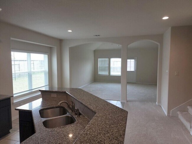 Building Photo - 2106 Del Mar Dr