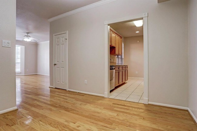 Foto del edificio - 2255 Braeswood Park Dr