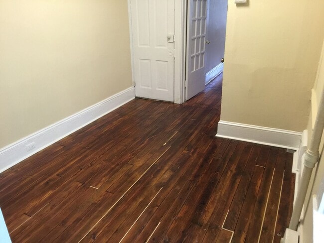 Foto del edificio - 654.5 Columbia Ave