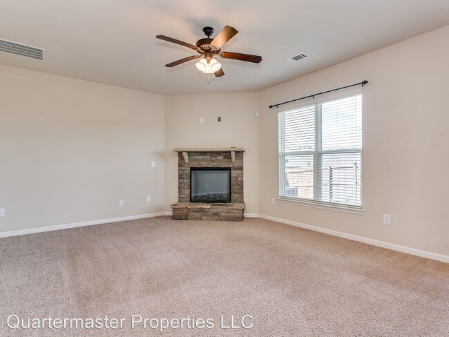 Building Photo - 4 br, 2.5 bath House - 841 Largo Ct