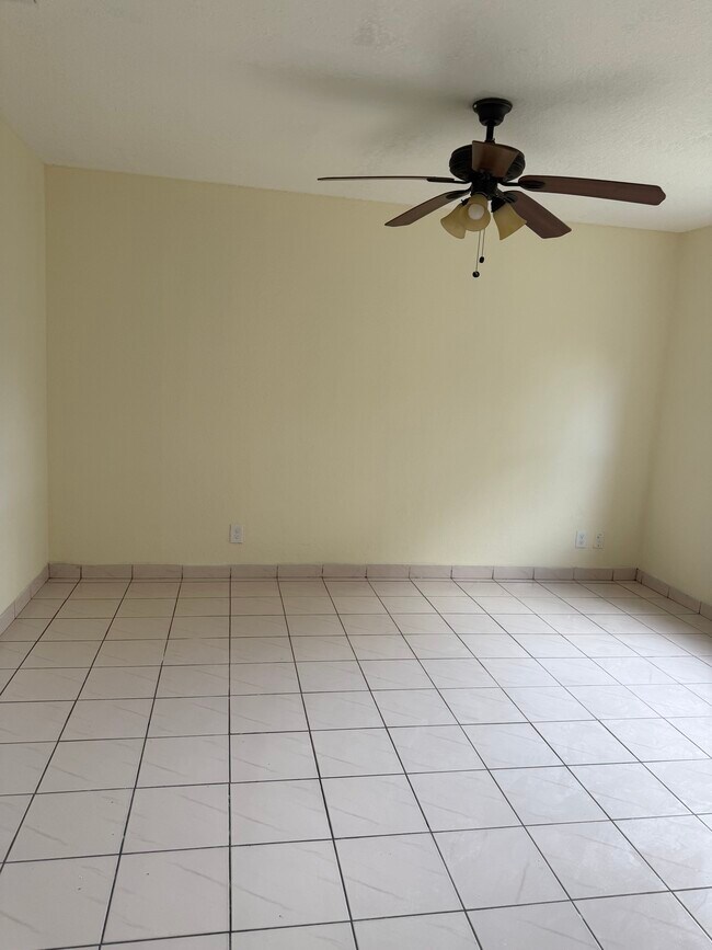 Foto del edificio - 6153 Moonbeam Dr