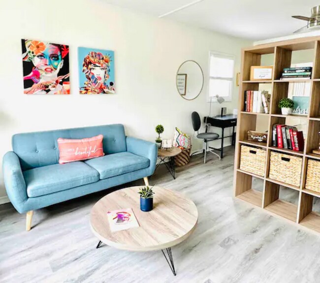 Sala de estar tipo estudio - 779 McLendon Dr