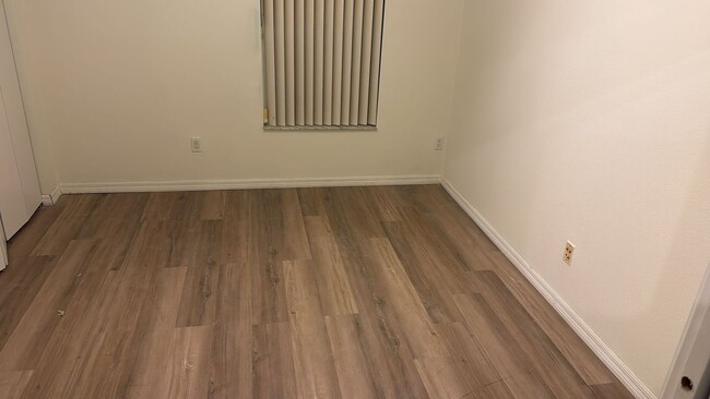 Building Photo - Beautiful 4 Bed / 2 Bath Single-Family Hom...