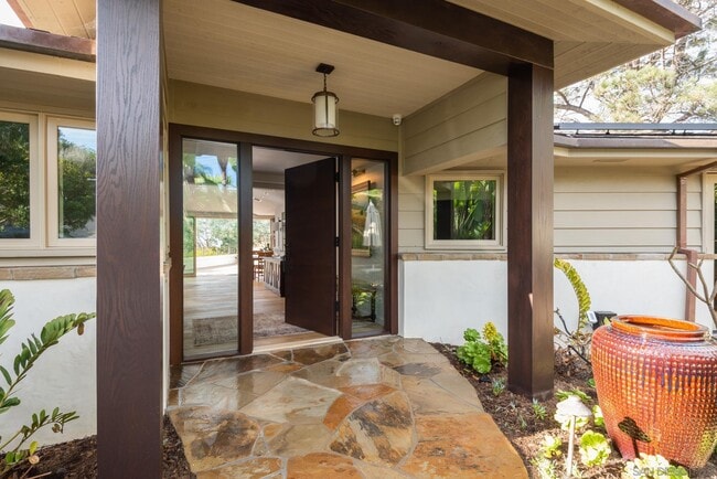 Building Photo - 766 Hoska Dr