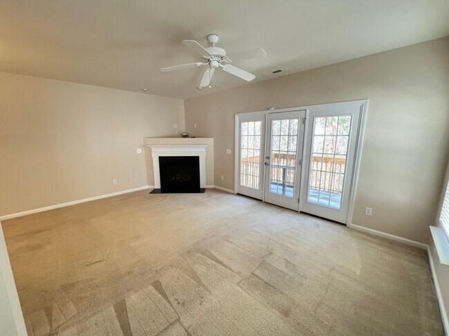 Building Photo - Fantastic 3 Bed 2.5 Bath South Durham Town...