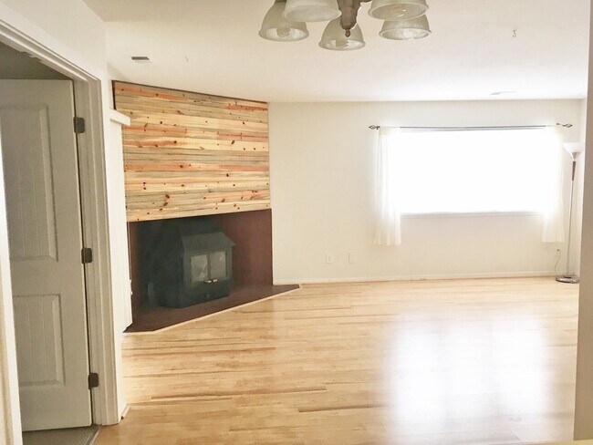 Foto del edificio - 1303 Alpine Ave.