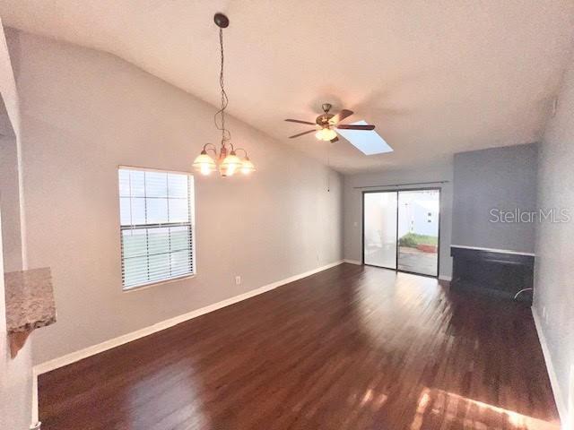 Foto del edificio - 121 Hidden Arbor Ct