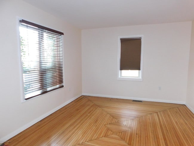 Foto del edificio - 261 Wright Ave