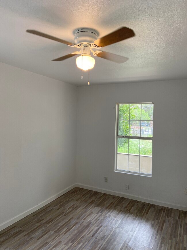 3rd bedroom street view - 1235 W Harding Blvd