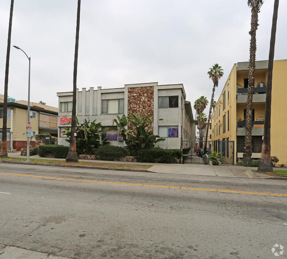 Foto del edificio - 450 S Normandie Ave