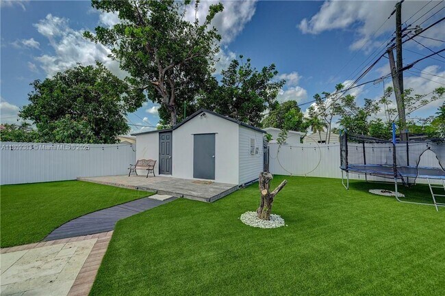 Foto del edificio - 531 NW 76th Terrace