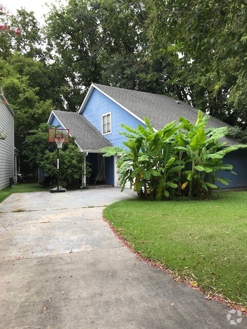 Building Photo - 9363 Fox Run Ave