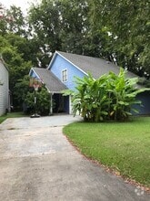 Building Photo - 9363 Fox Run Ave