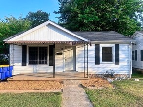 Building Photo - 1404 Kenton St