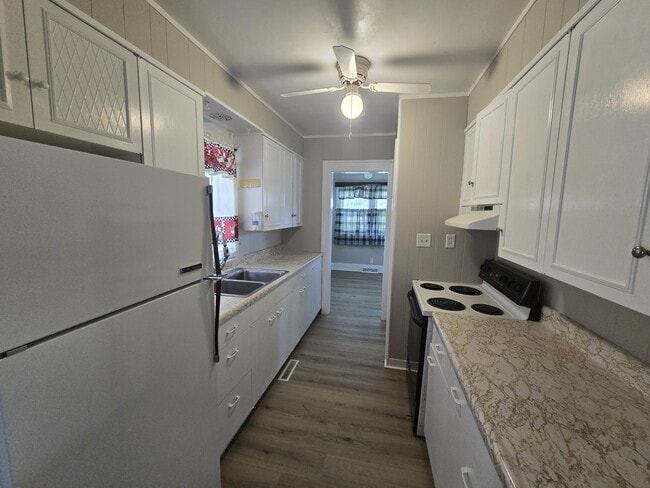 Building Photo - 1124 Kern St