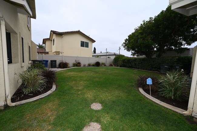 Building Photo - Spacious 3 Bed / 2.5 Bath Townhome in Gated Community – El Cajon