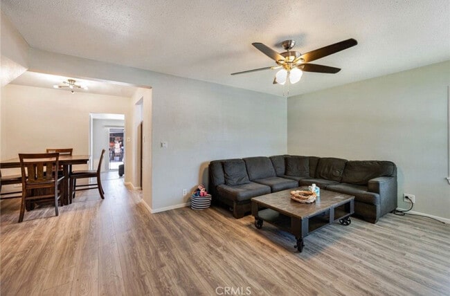 Building Photo - 6008 Dunrobin Ave