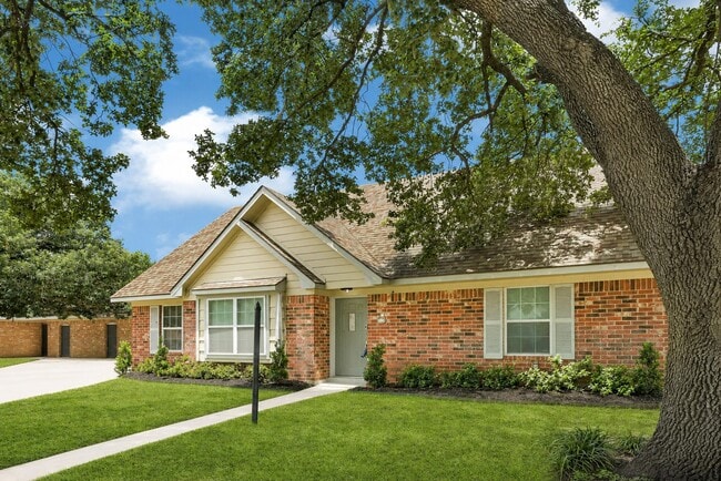 Building Photo - 539 Belwin Dr