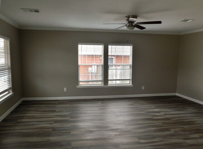 Foto del edificio - Room For Rent