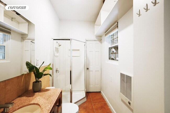 Building Photo - 160 Guernsey St