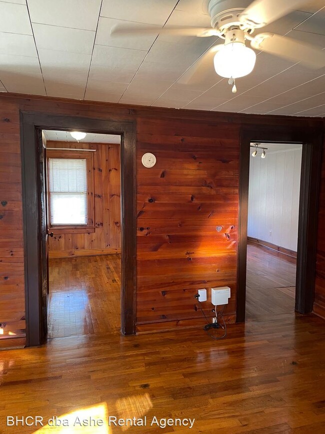 Building Photo - 2 br, 1 bath House - 257 Park Vista Rd.