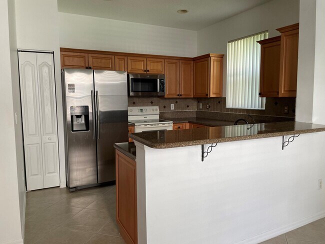 Building Photo - 6028 Seminole Gardens Cir