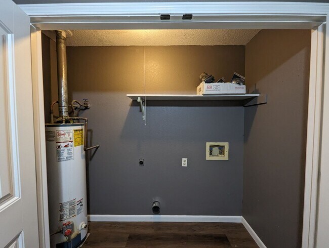 Building Photo - 825/827 Bates Duplex