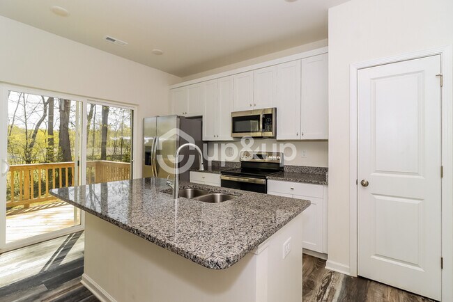 Foto del edificio - Fantastic 3bd/3ba home! Coming soon!