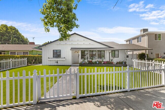 Foto del edificio - 14642 Runnymede St