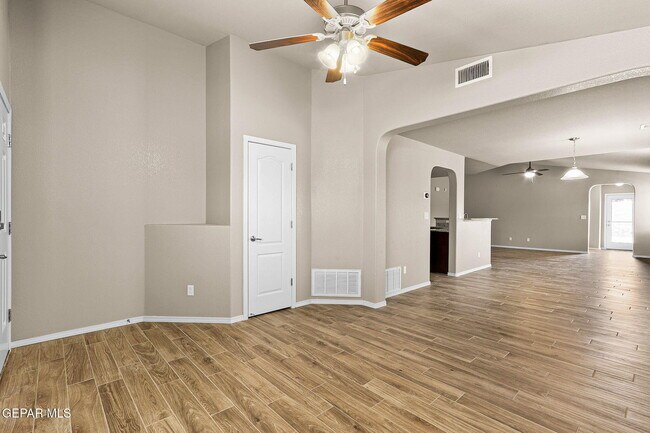 Foto del edificio - 7224 Dust Storm Ln
