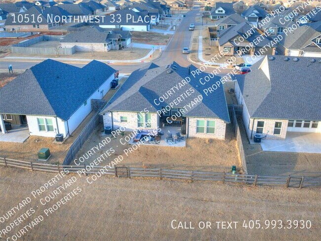 Foto del edificio - 10516 Northwest 33 Place-