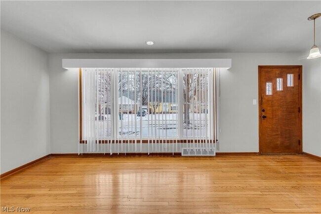 Building Photo - 24000 Devoe Ave