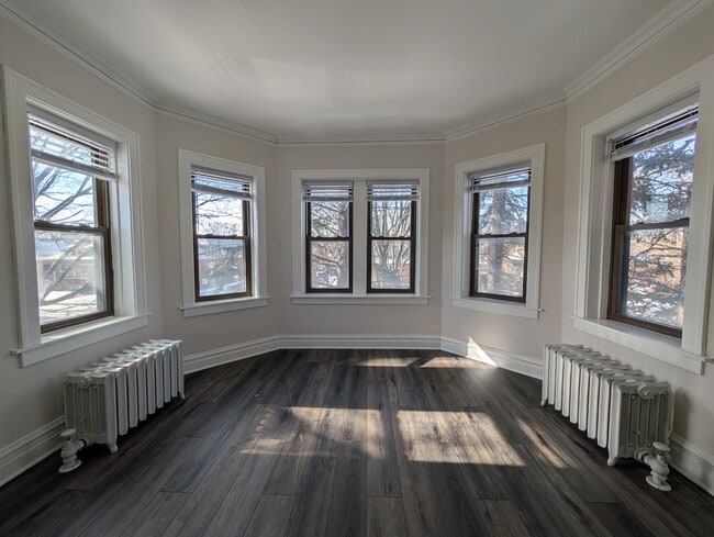 Building Photo - 5817 W Berteau Ave