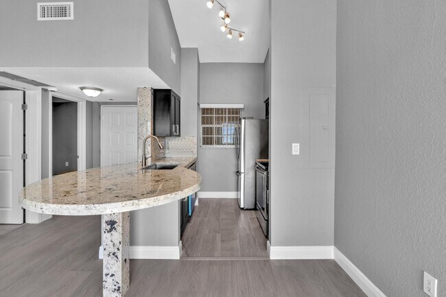Foto del edificio - 2851 N Oakland Forest Dr