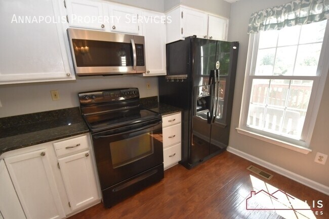 Foto del edificio - 806 Lilac Ct