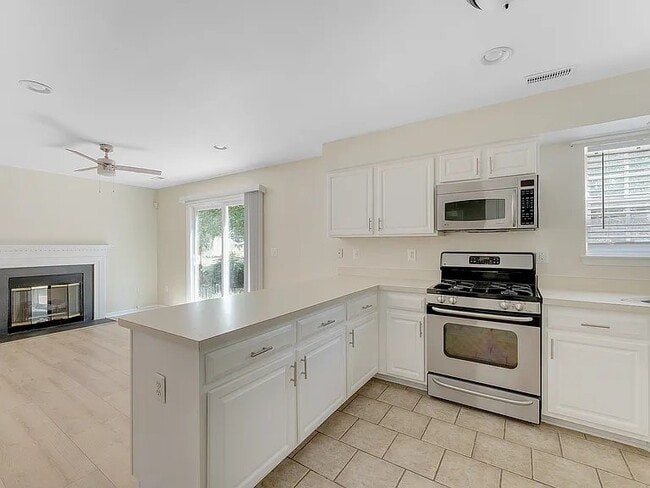 Foto del edificio - 6119 Oaklawn Ln
