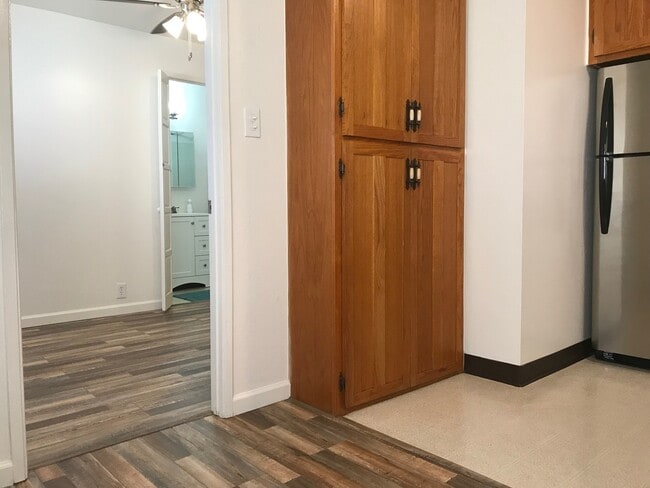Building Photo - Gorgeous 1+1  in Glendale - Close to Eagle...