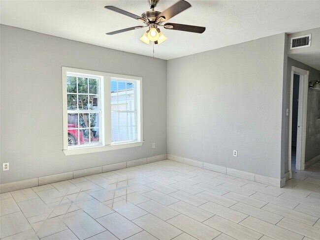 Foto del edificio - 532 Bayshore Dr